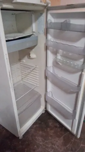 Vende uma geladeira fuciona tudo