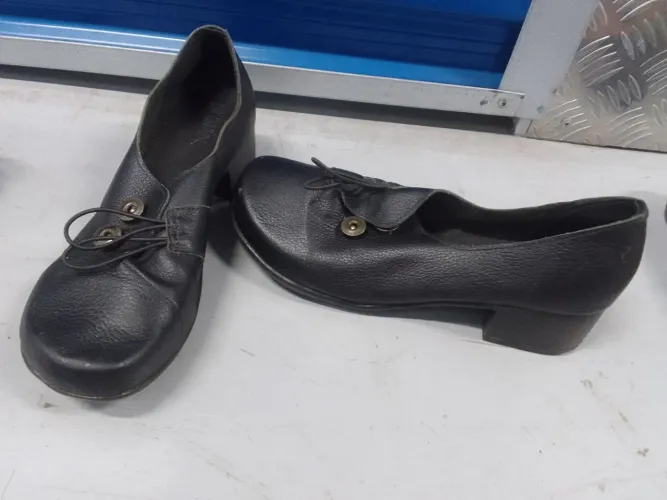 Sapato de couro, estilo boneca