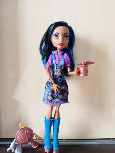 (RESERVADA) Boneca Monster High - Robecca Steam