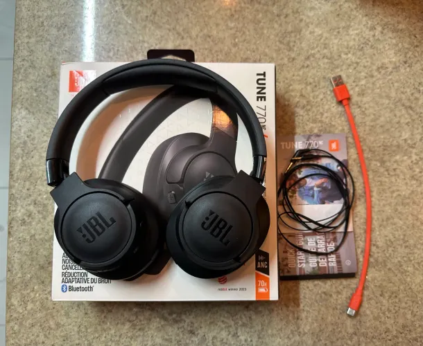 Headphone JBL TUNE 770NC