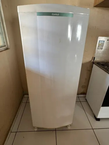 Geladeira semi nova 