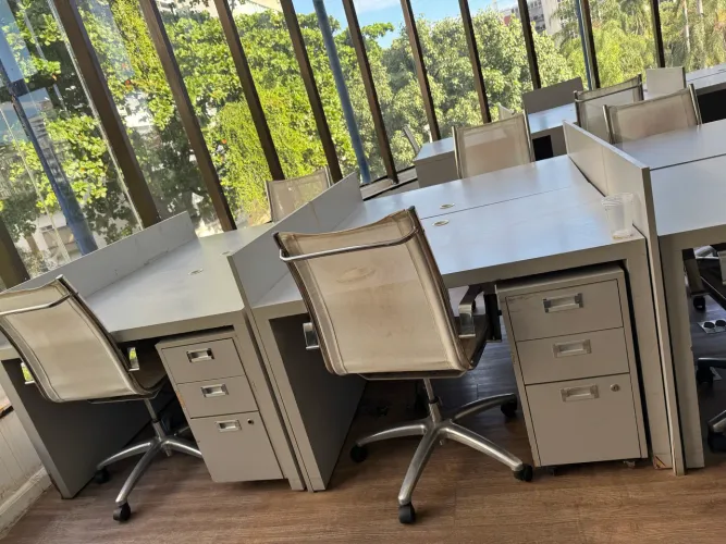 MESA ESCRITÓRIO COM GAVETEIRO ( ACEITO OFERTAS )
