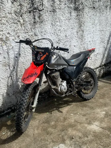 Bros 160 de trilha de leilão