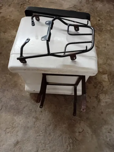 Bau p moto 90 litros e suporte p moto (suporte p moto start 160)