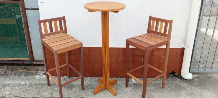 Vendo Conjunto 02 Cadeiras 01 Mezinha
