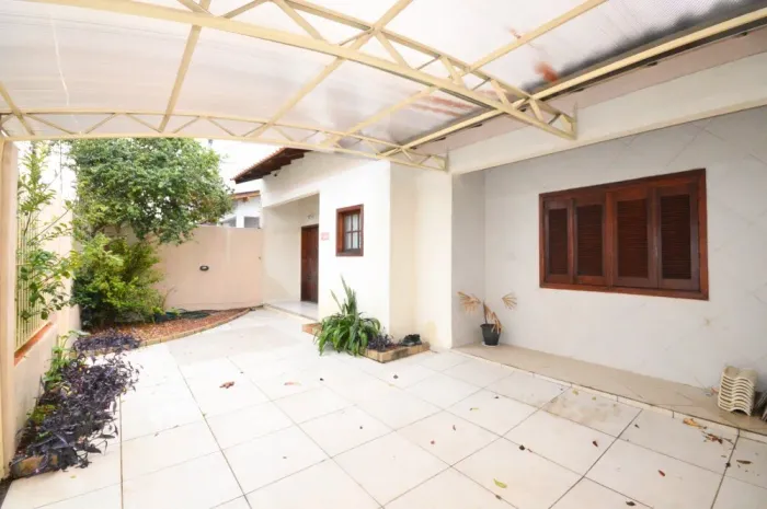 Casa térrea com piscina