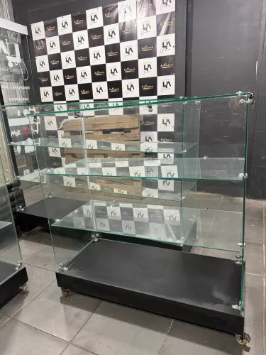 BALCÃO DE VIDRO COMERCIAL 