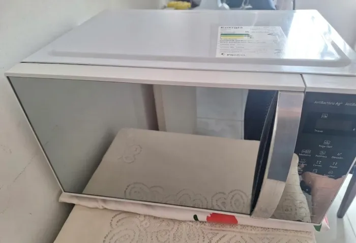 Micro-ondas Panasonic 21L 700W Porta Espelhada Antibactéria Selo A - 220V