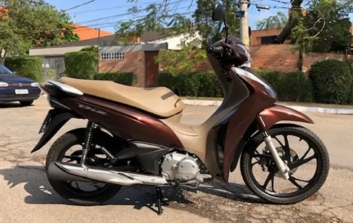 Biz 125 Flex marrom ano 2021. Troco por carro ou vendo