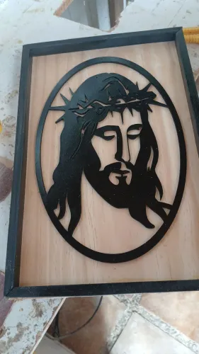 Quadro em madeira pinus.