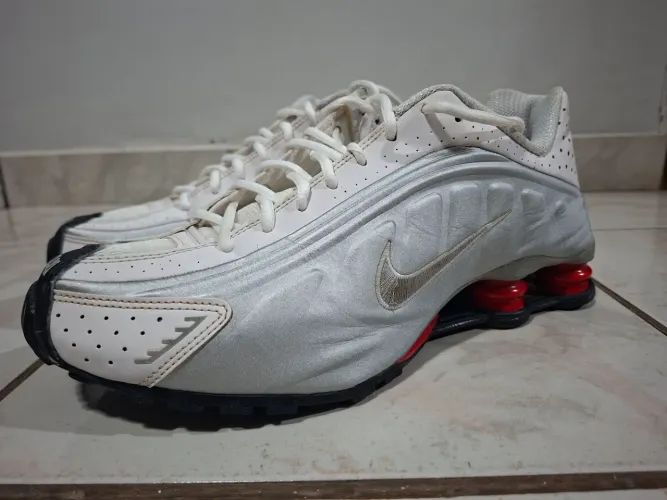 Nike Shox R4 comet Red tam. 42