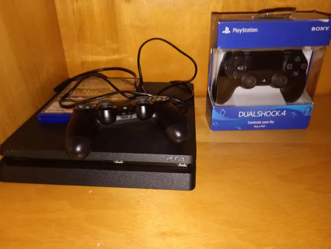 Play 4 novinho na caixa com 3 controles e 2 jogos