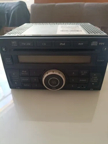 Rádio original Nissan