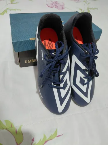 Chuteira Umbro com Meião Novo
