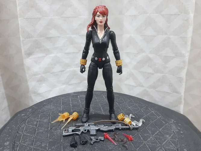 Figura de Ação Marvel Legends VIÚVA NEGRA Incompleta com extras (Loose)