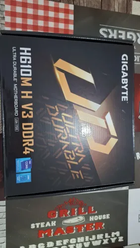 PLACA MÃE GIGABYTE DDR4 intel LGA 1700 SEMI-NOVA