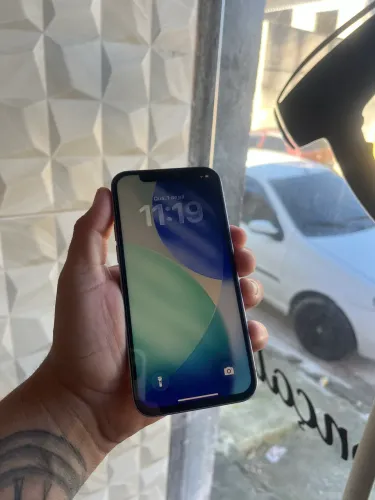 iPhone 12 lilás