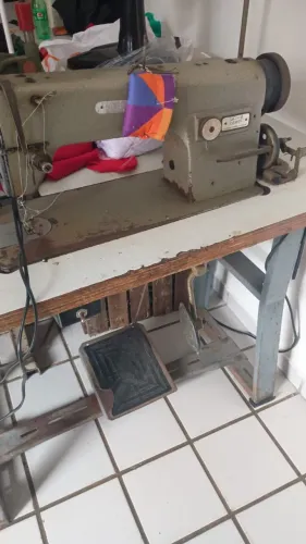 Máquina de costura reta industrial 