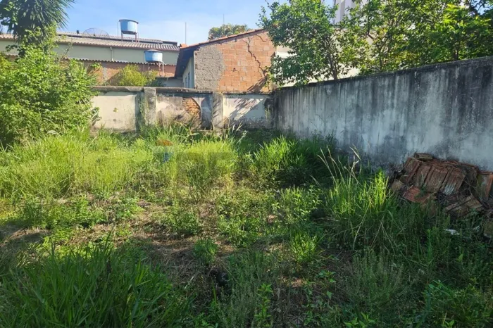 Lote no Centro de Cláudio: O Lugar Ideal para Construir Seu Projeto!