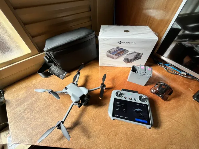 Drone DJI Mini 5 Pro Fly More Combo Plus