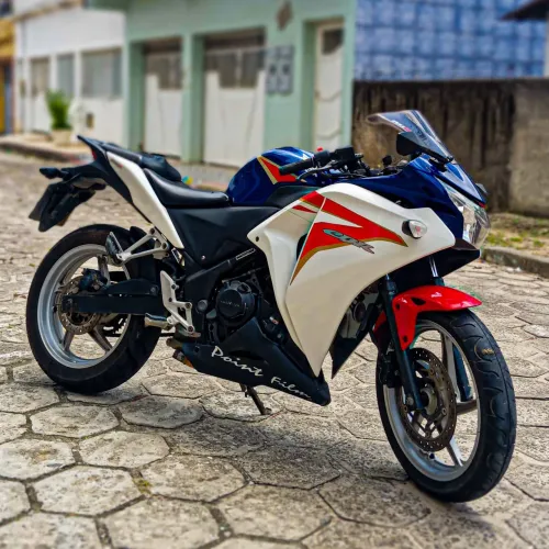 VENDE-SE MOTO HONDA CBR 250R 2012
