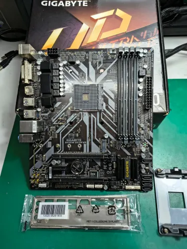 GIGABYTE B450M DS3H V2