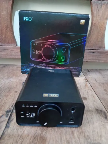 DAC e amplificador de fone de ouvido Fiio K7