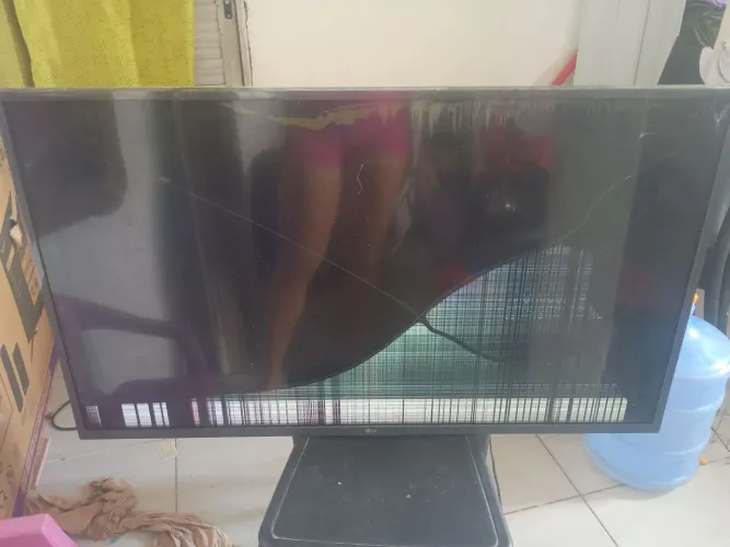 Tv LG 43 polegadas com defeito