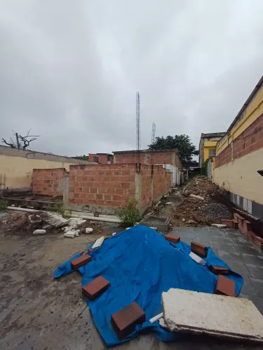 Excelente terreno de 500 m² com área construída - Ótima oportunidade!