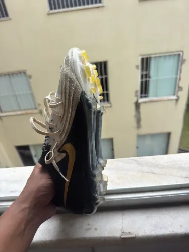 Chuteira Nike Phantom