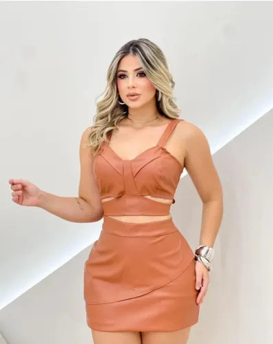 Conjunto novo no couro fake