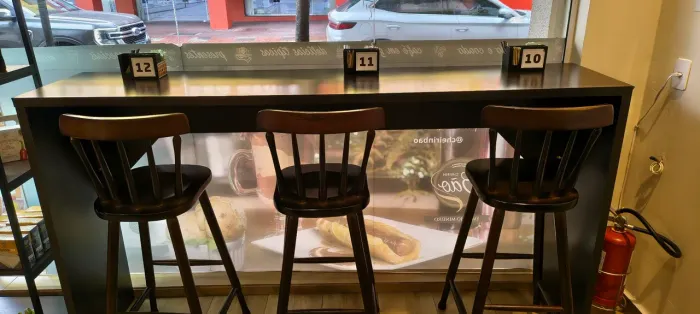 Vendo móveis para cafeteria ou restaurante