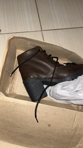 Vendo essa bota nunca foi usada 