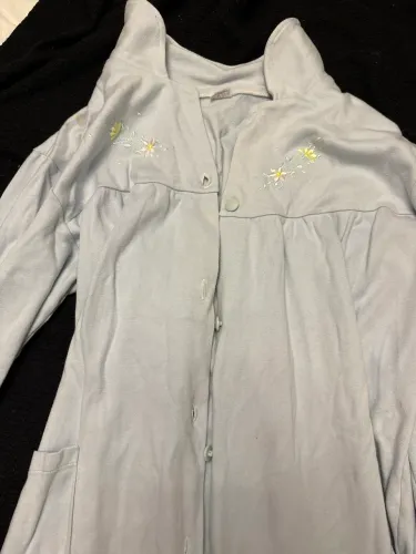 Camisola vintage com bordado e botões linda