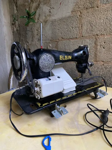 Máquina de costura Elgin B3
