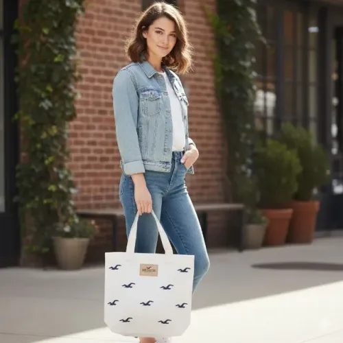 Bolsa Lona Hollister Branca com Alça de Ombro e Estampa de Gaivota