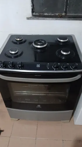 Fogão Electrolux de 5 bocas