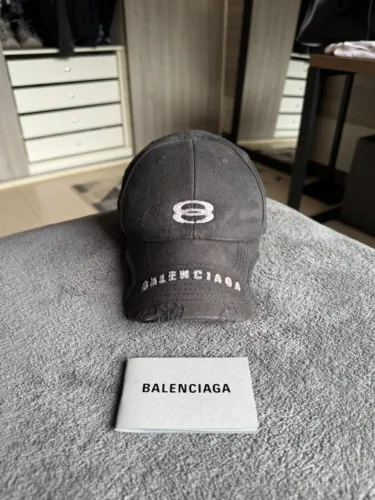 Boné Balenciaga Unity Distressed