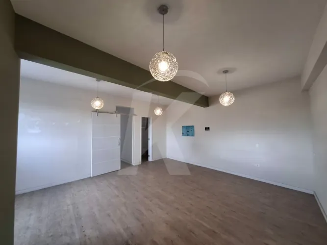 Sala comercial com 80 m² no bairro do Jardim Brasil.