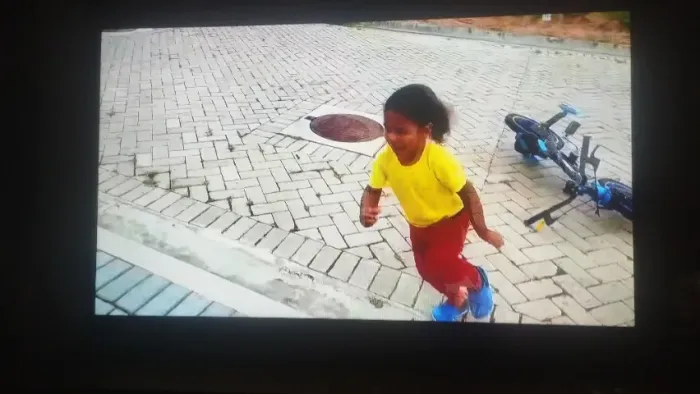 Vendo uma tv smart AOC de 43 polegadas funciona tudo certinho sem detalhe nenhum