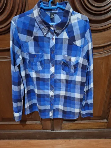 Camisa de manga longa feminina