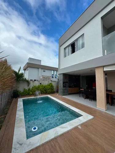 Vendo Casa Duplex de 264 m² com 4 quartos sendo 3 suítes no Vista Lagoa