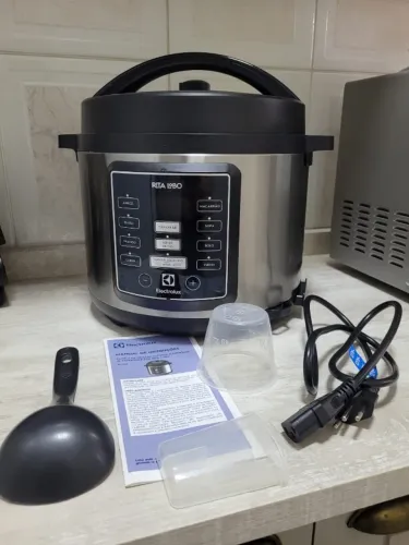 Panela de Pressão Elétrica Electrolux 5L Inox 1000W Experience Rita Lobo PCC15