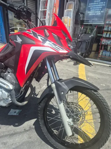 Xre 300 ...moto muito nova km baixo
