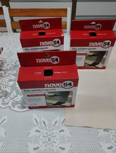 03 Caixas de fita antiderrapante para pisos e escada 50mmx15m 