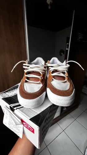 vendo dois pares de tênis VANS MODELO WAYVEE TAMANHO 41 ambos