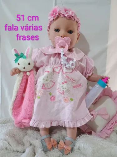 Boneca estilo REBORN com corpo em tecido. Ela fala várias frases. Acompanha os acessórios 