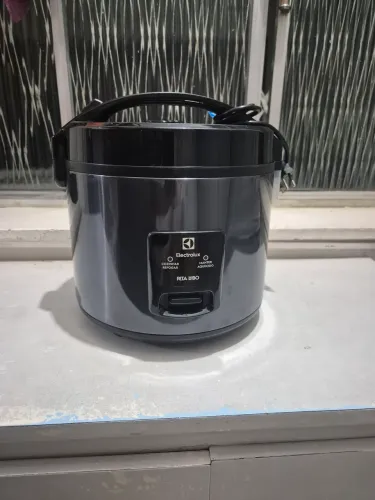 PANELA DE ARROZ ELÉTRICA ELETROLUX ERC30 3 LITROS