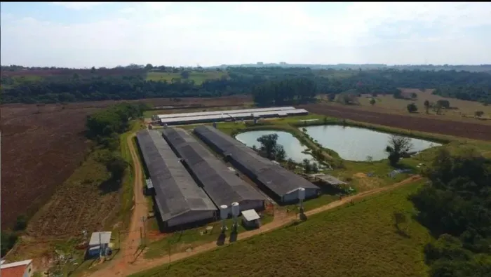 SÍTIO COM GRANJA MODERNA A VENDA NA REGIÃO DE TATUÍ-SP