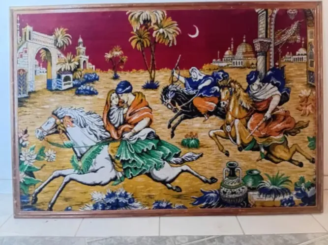 Quadro trabalhado no veludo. Titulado no "Império Romano. "